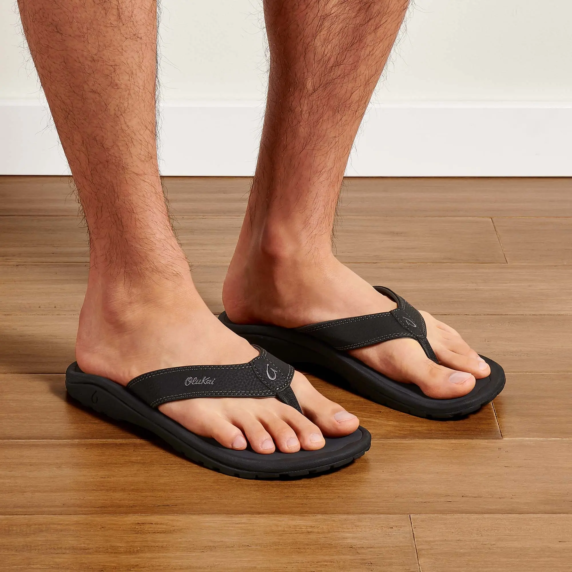 OluKai 'Ohana - Black / Dark Shadow - Image 2