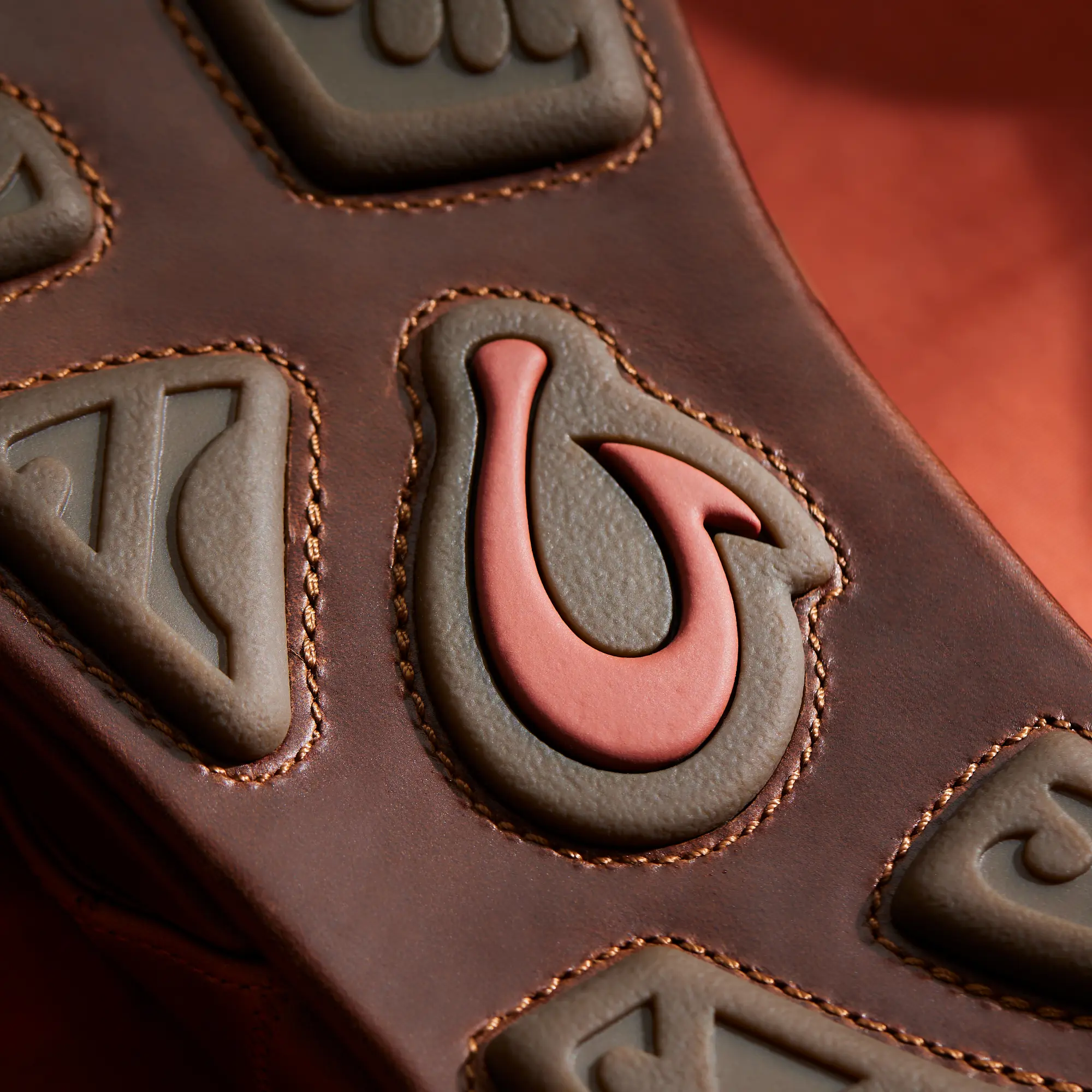 H k le'a Paepae - Toffee<br> C OluKai - Image 5