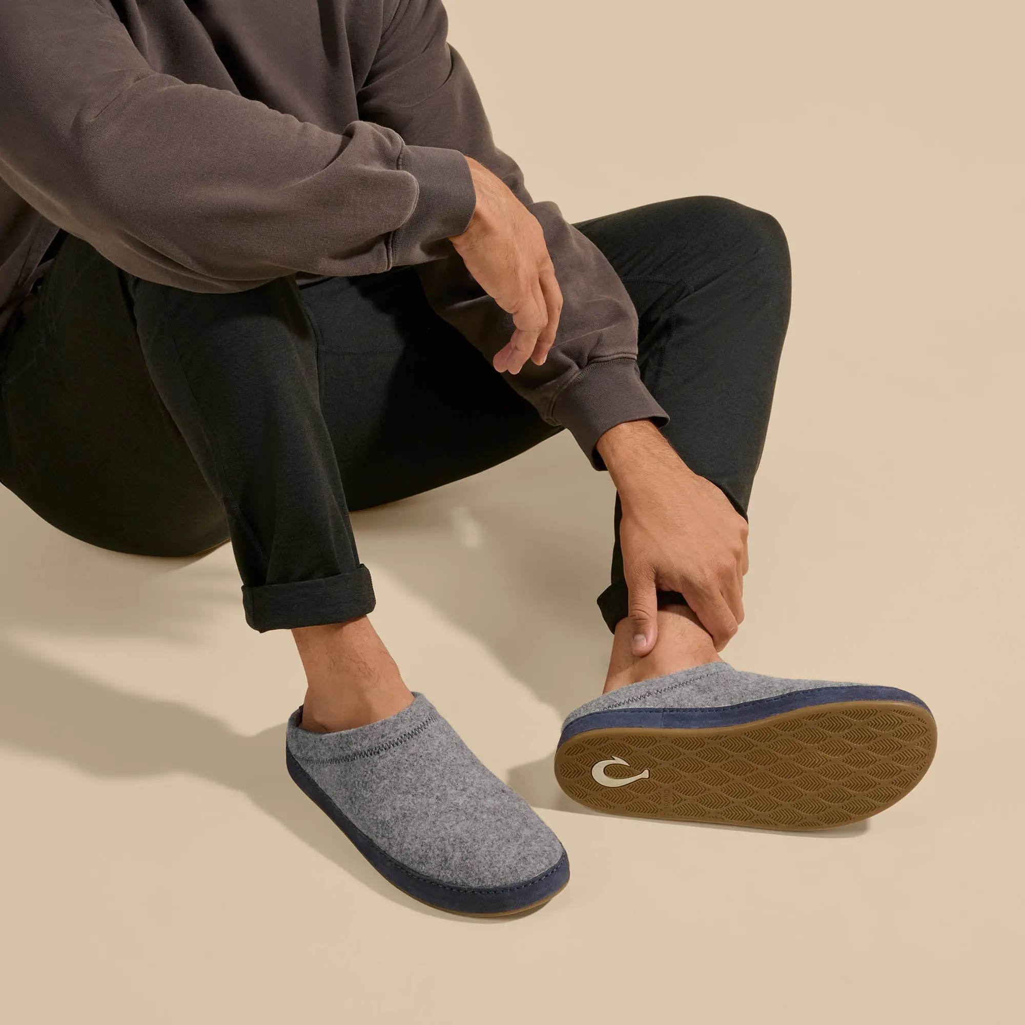 H mani Hulu Men's Wool Mule Slippers - Graphite / Trench Blue - Image 6