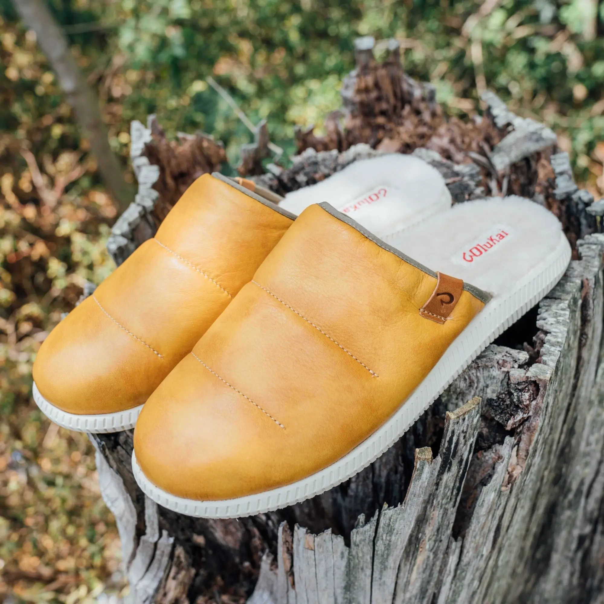 Mua 'Ili Men's Leather Mule Slippers - Golden Sand / Bone - Image 3
