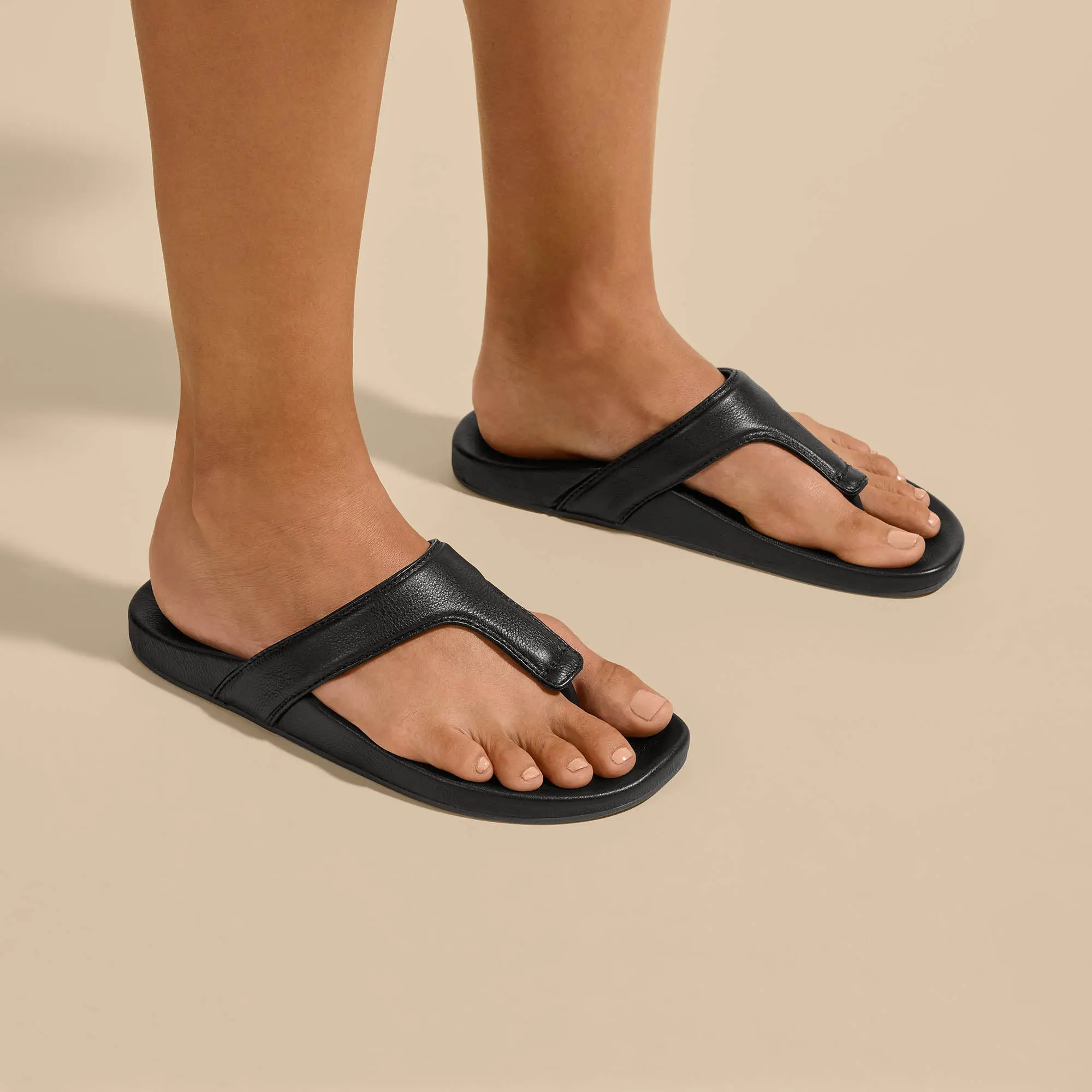 K pe'a Lipi Women's Leather Sandals - Black - Image 2